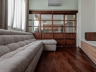 Раздвижная перегородка из массива дуба, стекло прозрачное, цвет - красное дерево