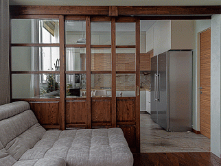 Раздвижная перегородка из массива дуба, стекло прозрачное, цвет - красное дерево