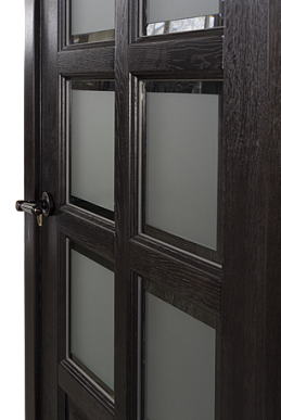 Классика-9, дверь из массива дуба, стекло Английская решетка, с фацетом (венге/серебро)